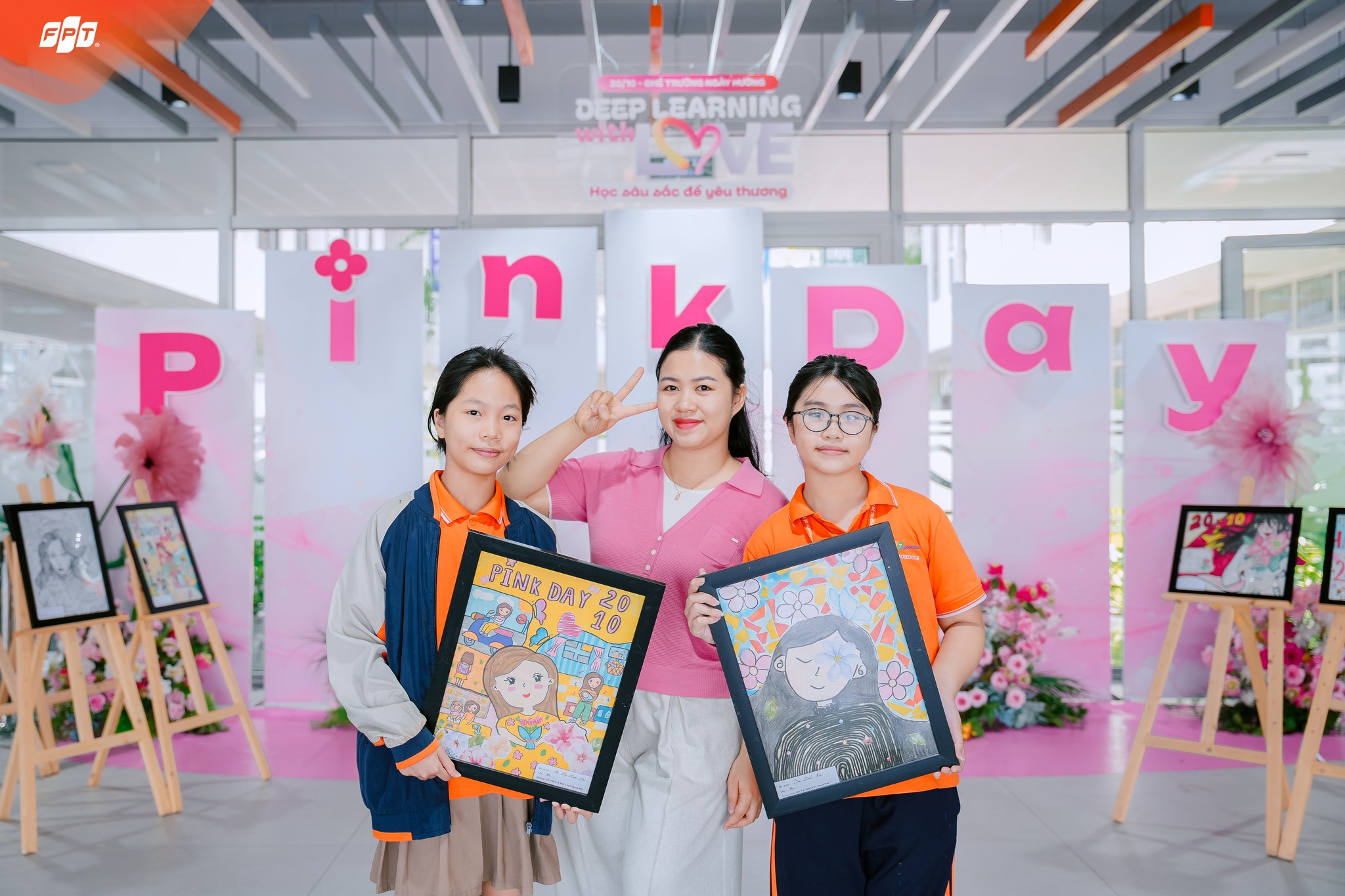 Nhà F rực sắc hường yêu thương trong ngày Phụ nữ Việt Nam | FPT Schools