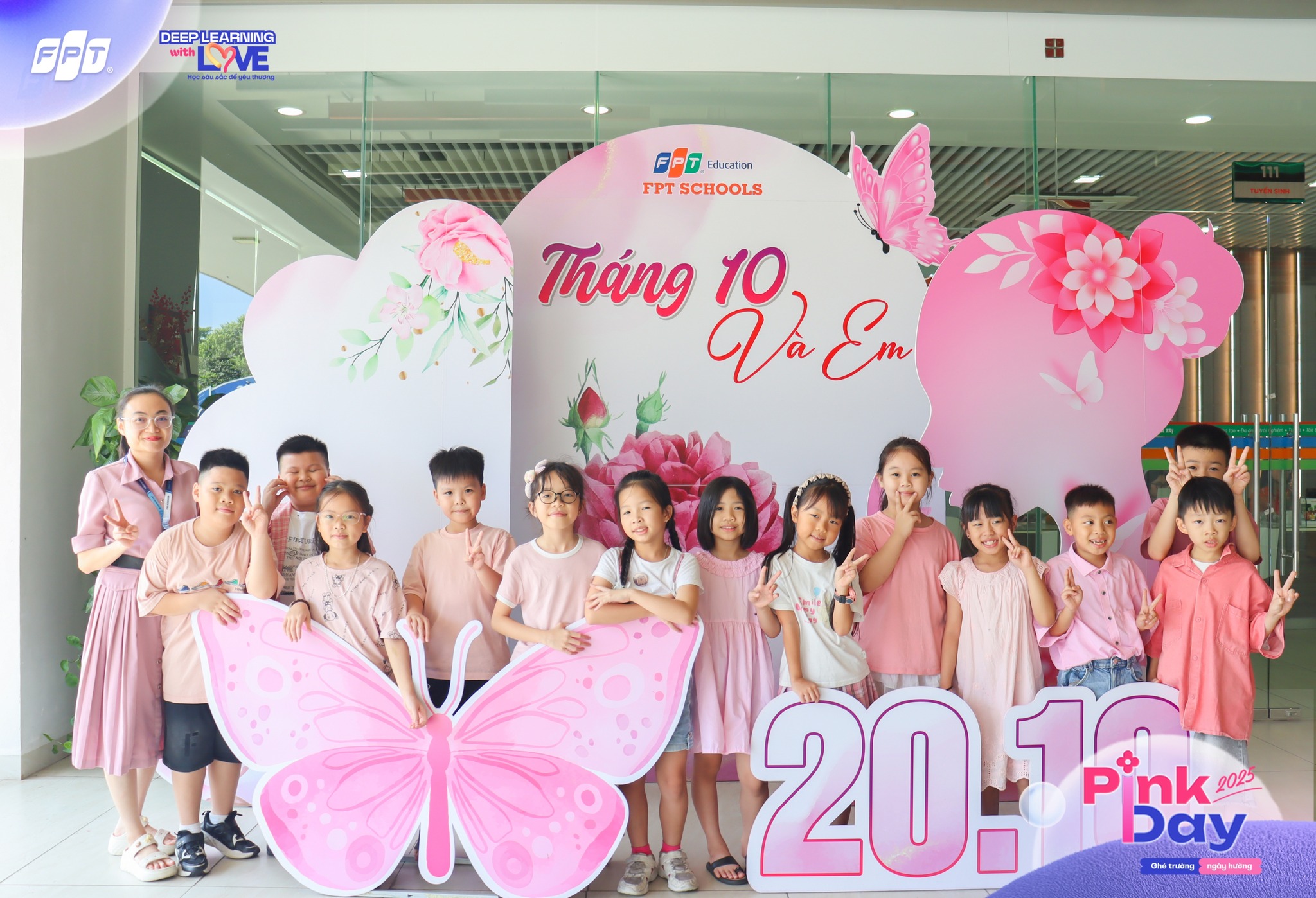 Nhà F rực sắc hường yêu thương trong ngày Phụ nữ Việt Nam | FPT Schools