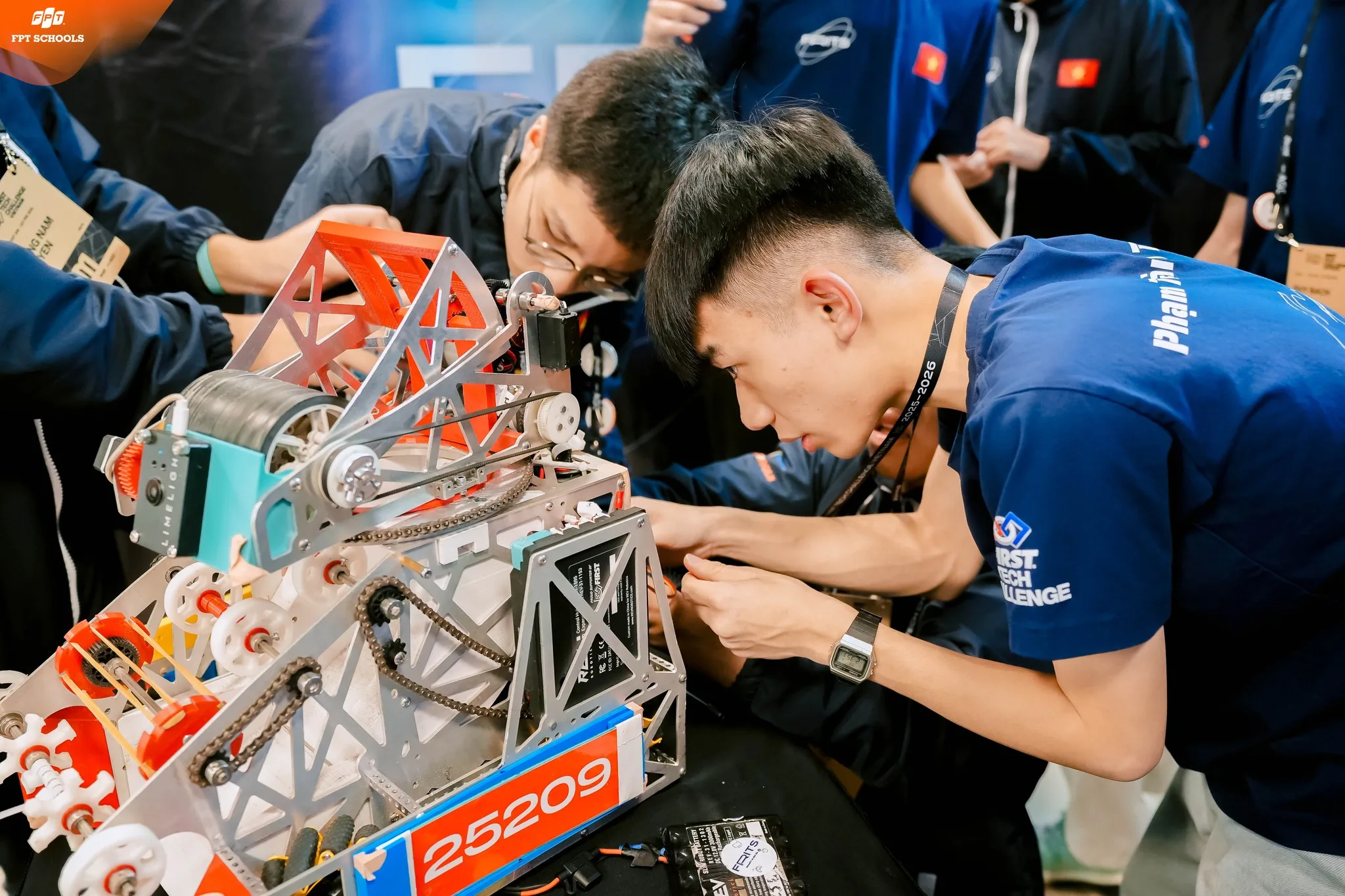 Tìm hiểu STEM tiểu học là gì? Phương pháp học tập hiện đại cho trẻ - FPT Education STEM tiểu học là gi