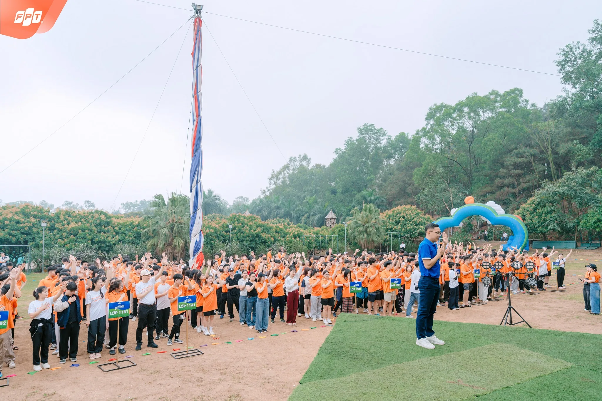 Nổi loạn tuổi dậy thì là gì và cách cha mẹ giúp con vượt qua - FPT Education Nổi loạn tuổi dậy thì