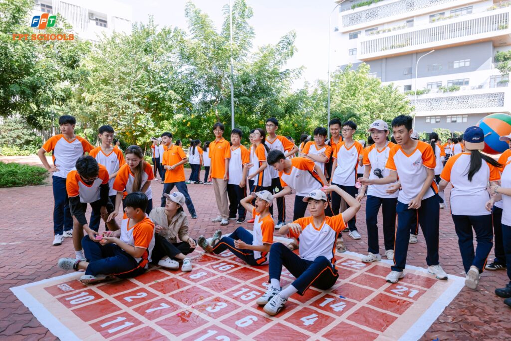 Áp dụng công nghệ và các phương tiện truyền thông