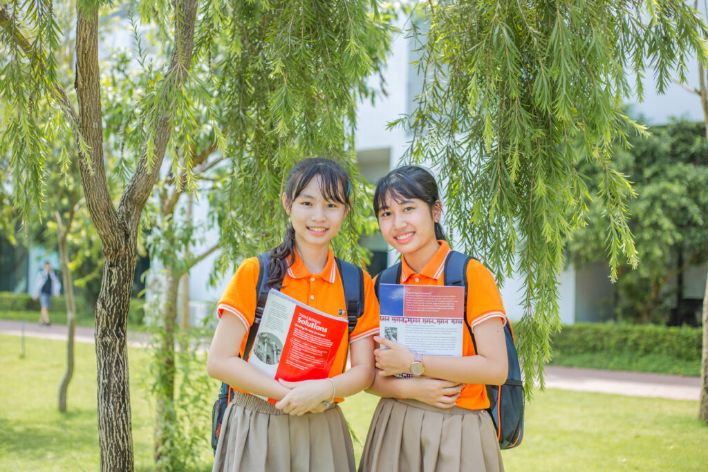 Những bộ đồ dùng học tập lớp 6 gồm những gì? Gợi ý từng môn học cụ thể - FPT Education Các đồ dùng dành cho môn Ngoại Ngữ