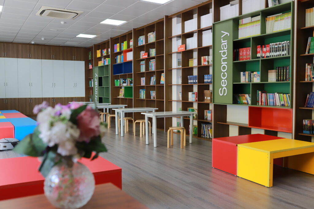 Các nguồn tài nguyên học tập miễn phí và trả phí