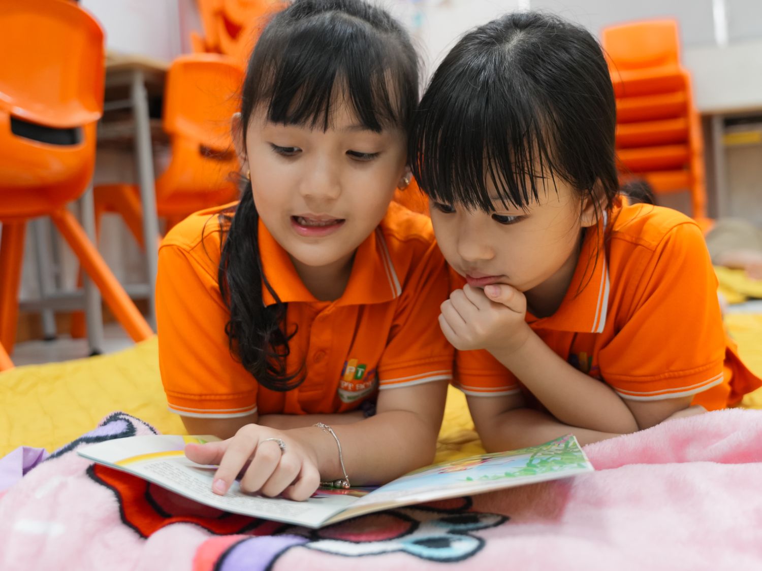 Cải thiện khả năng giao tiếp và tự tin - có nên cho trẻ học ngoại ngữ sớm