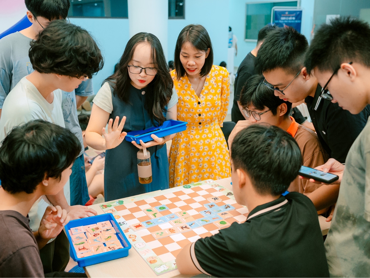 Bắt nạt mạng ở học sinh - Cha mẹ cần làm gì để bảo vệ con mình? - FPT Education Cha mẹ cần làm gì để bảo vệ con khỏi bắt nạt mạng? - Bắt nạt mạng ở học sinh