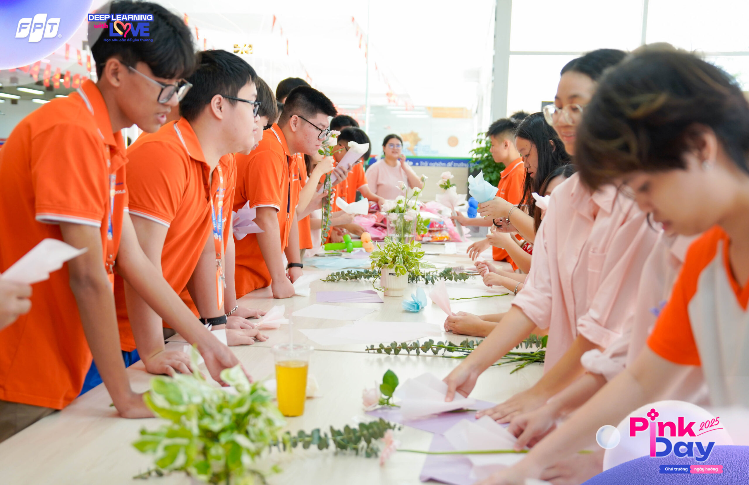 Nhà F rực sắc hường yêu thương trong ngày Phụ nữ Việt Nam | FPT Schools