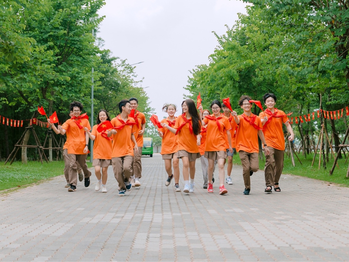 Dạy trẻ kỹ năng giao tiếp và thuyết trình cơ bản - rèn luyện sự tự tin cho trẻ tiểu học