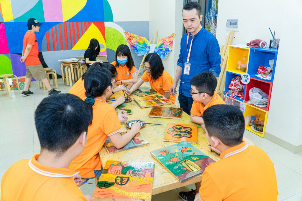 Những bộ đồ dùng học tập lớp 6 gồm những gì? Gợi ý từng môn học cụ thể - FPT Education Dụng cụ mỹ thuật