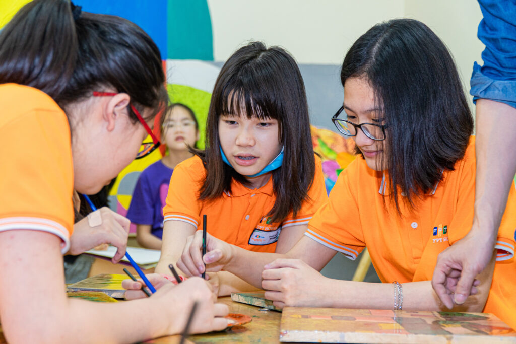 Danh sách đồ dùng học tập lớp 10 gồm những gì? - FPT Education Dụng cụ vẽ và mỹ thuật