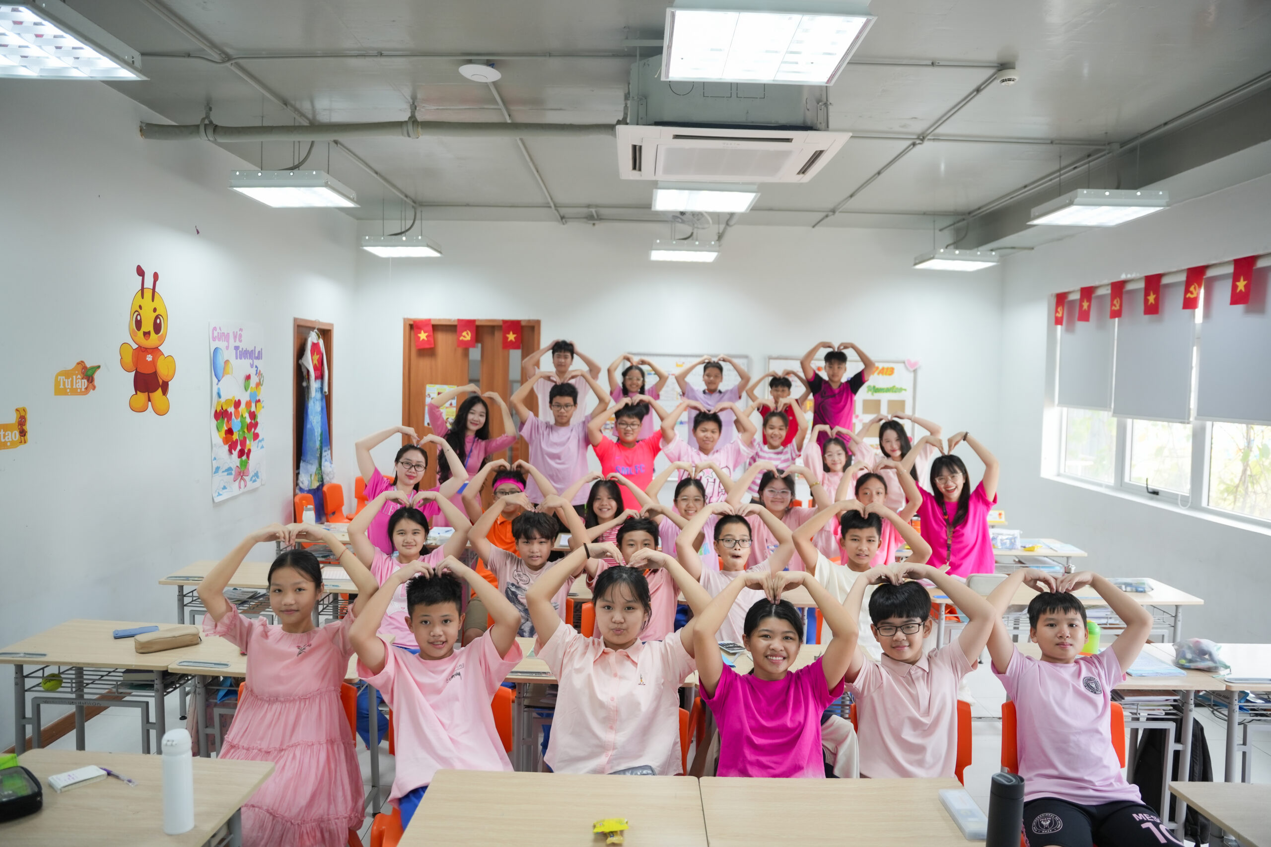 Nhà F rực sắc hường yêu thương trong ngày Phụ nữ Việt Nam | FPT Schools