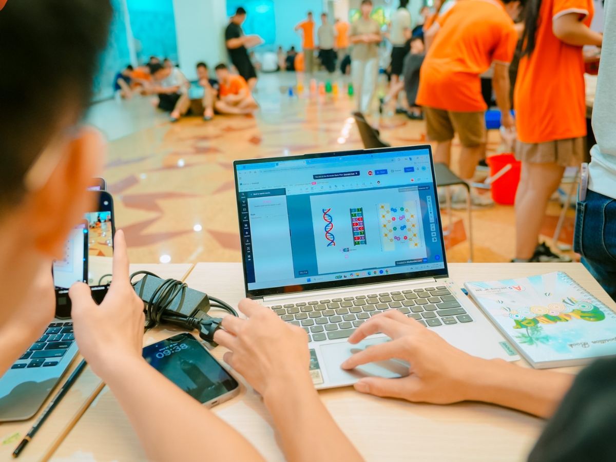 Bắt nạt mạng ở học sinh - Cha mẹ cần làm gì để bảo vệ con mình? - FPT Education Giảm thành tích học tập và mất tự tin - Bắt nạt mạng ở học sinh