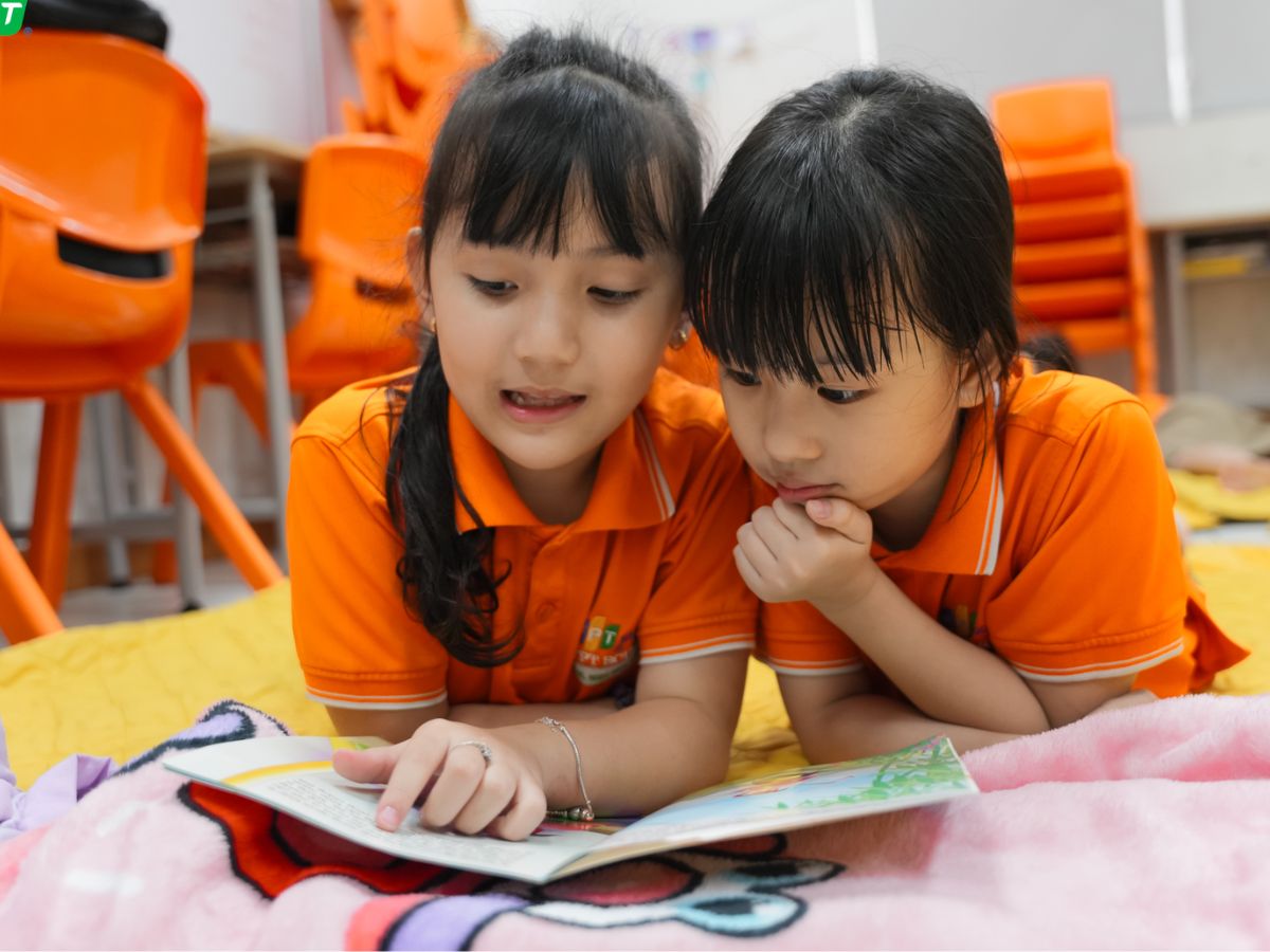 Giao tiếp cởi mở và lắng nghe chủ động - nguyên tắc làm việc nhóm có hiệu quả