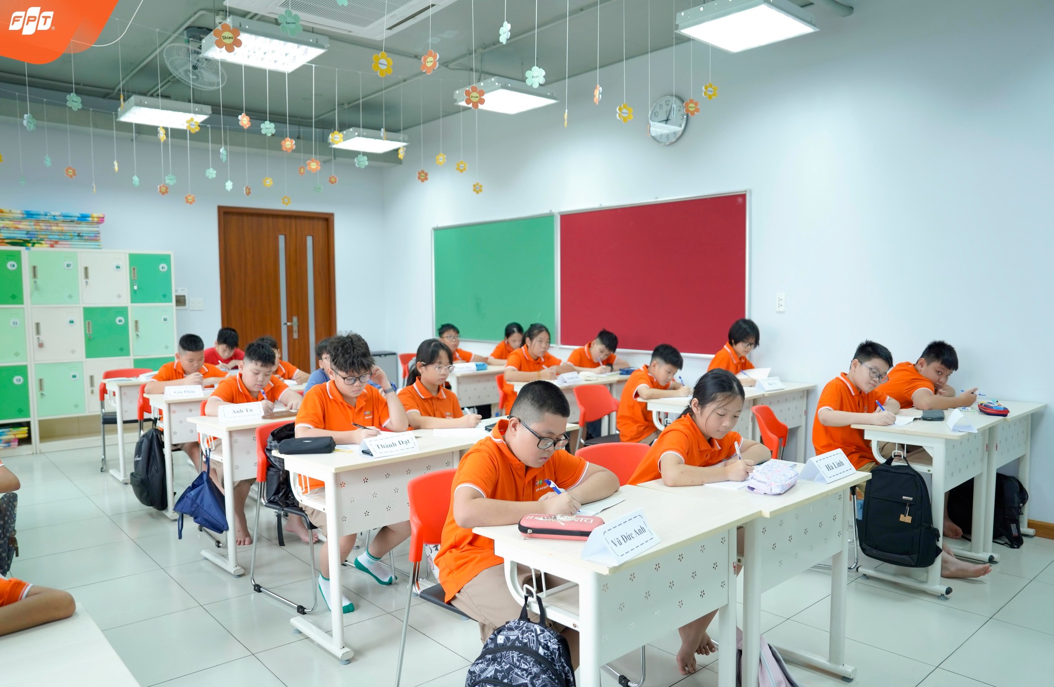 Giữ khoảng cách đúng khi đọc sách và học tập