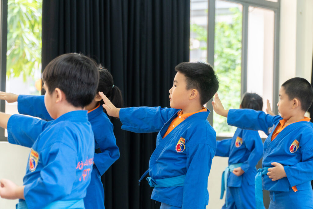 Hành vi tác động đến nổi loạn tuổi dậy thì