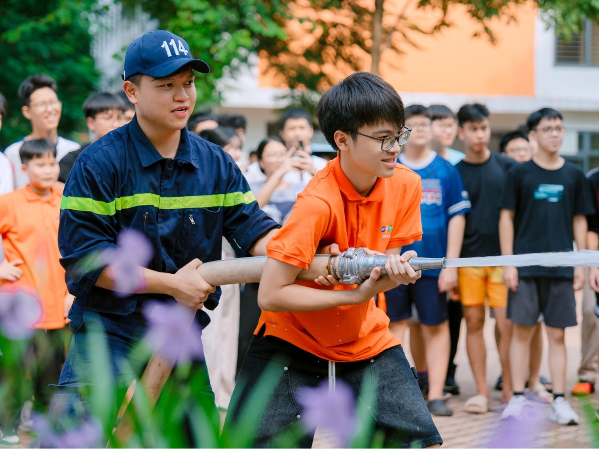 Bắt nạt mạng ở học sinh - Cha mẹ cần làm gì để bảo vệ con mình? - FPT Education Hướng dẫn con kỹ năng an toàn trên mạng - Bắt nạt mạng ở học sinh