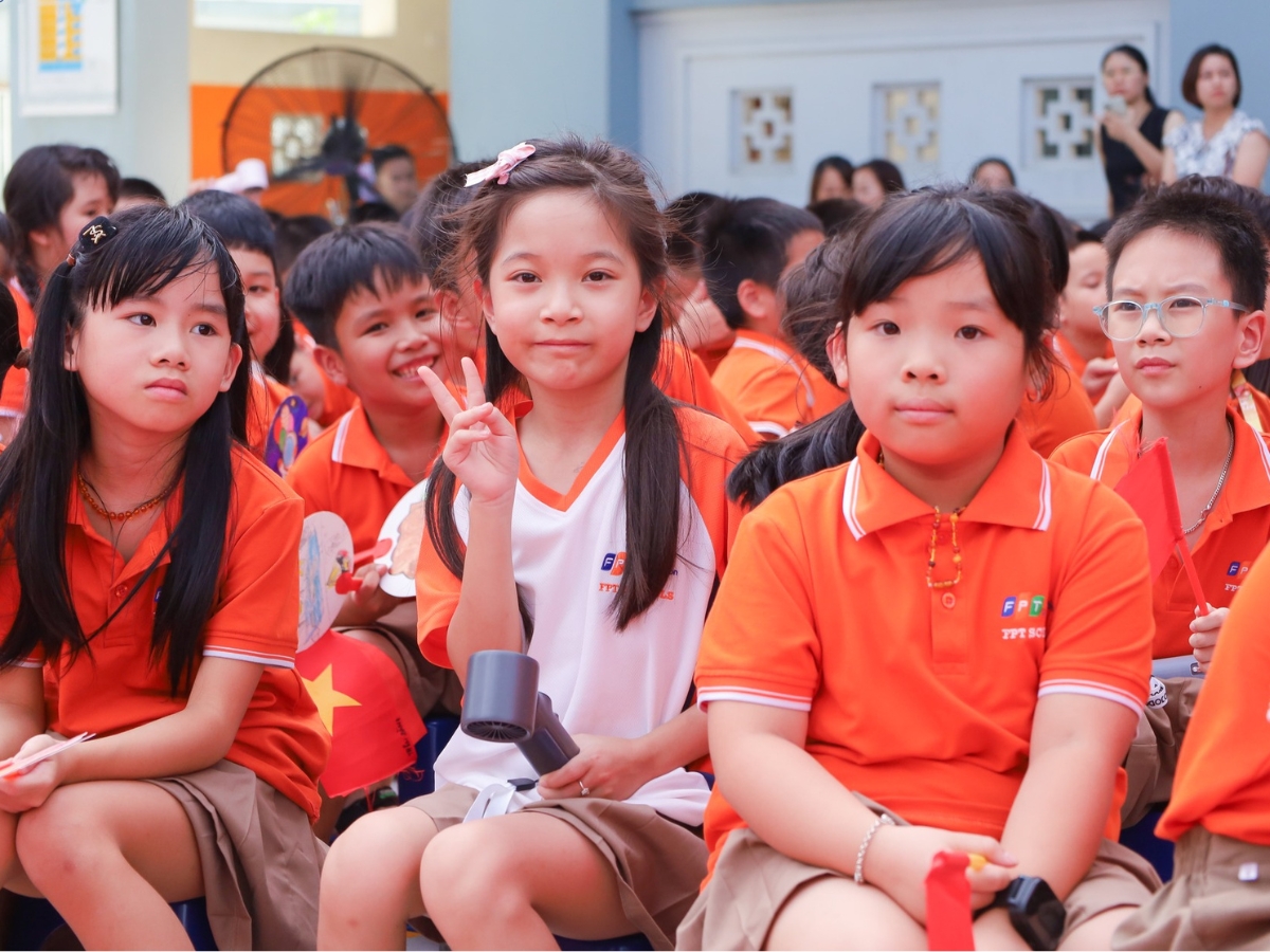 7 Cách rèn luyện kỹ năng giao tiếp cho trẻ em hiệu quả! - FPT Education Khuyến khích con đặt câu hỏi - Kỹ năng giao tiếp cho trẻ em