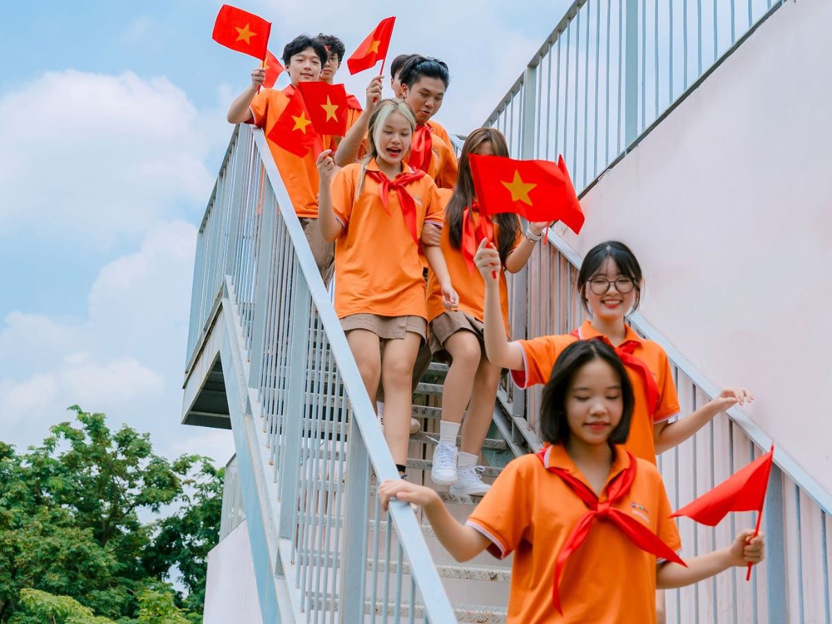 Làm gương cho con trong giao tiếp và ứng xử - cách dạy con tự tin