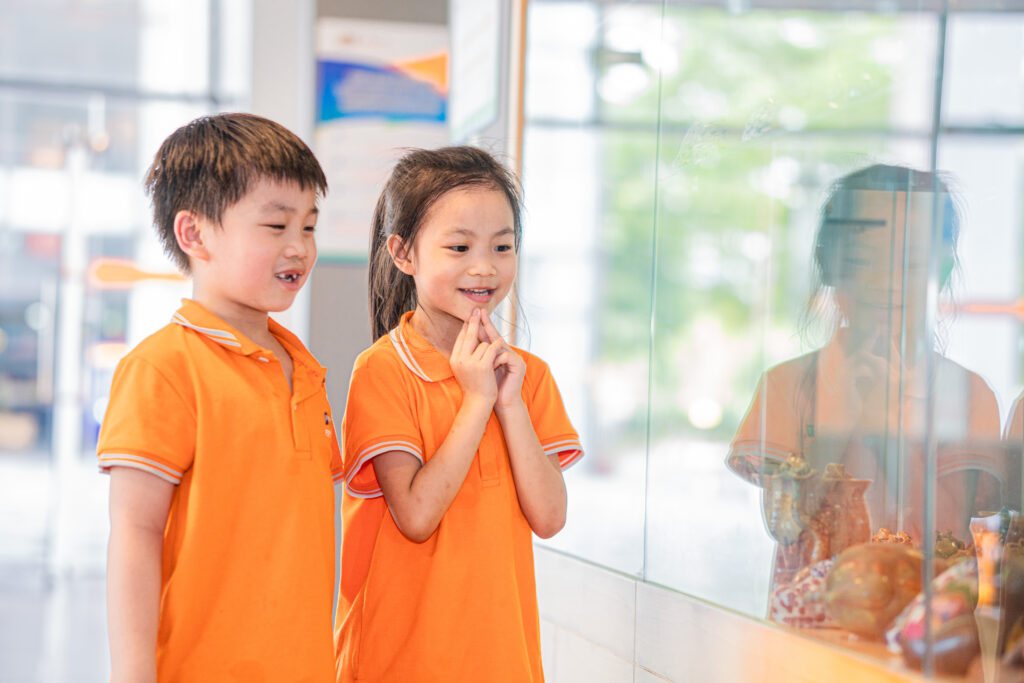 Lắng nghe và thấu hiểu cảm xúc của con ở tuổi dậy thì 