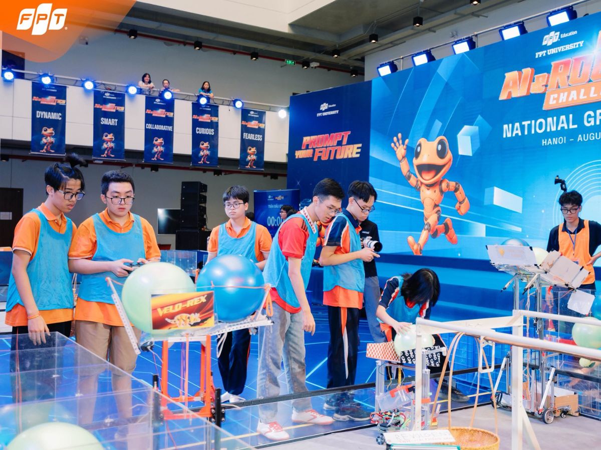 Lắng nghe và thấu hiểu người khác - kỹ năng làm việc nhóm là gì