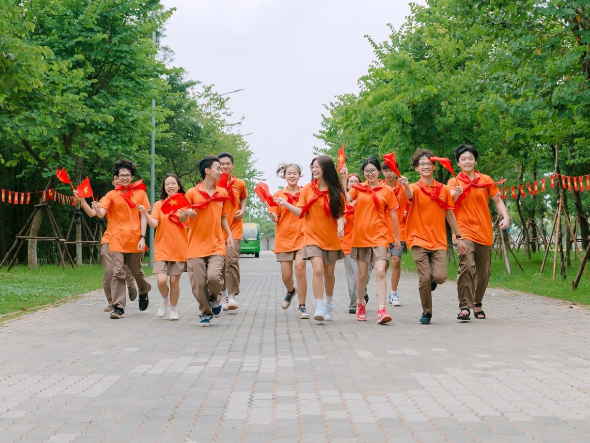 THỂ LỆ CUỘC THI FPT SCHOOLS AI & ROBOTICS CHALLENGE 2025-2026 - FPT Education Lắng nghe và tôn trọng cảm xúc của con - cách dạy con tự tin