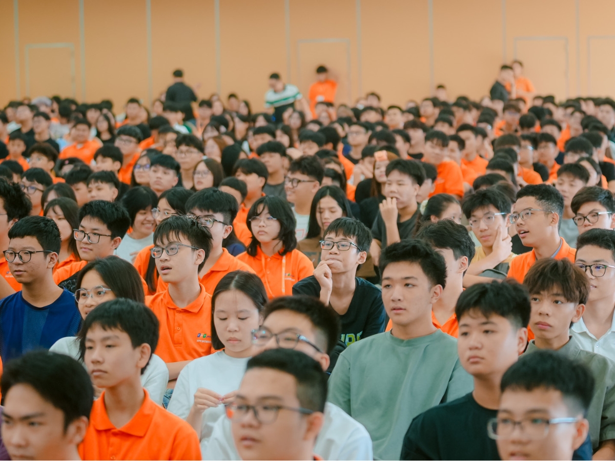 Bắt nạt mạng ở học sinh - Cha mẹ cần làm gì để bảo vệ con mình? - FPT Education Nguyên nhân phổ biến dẫn đến bắt nạt mạng ở học sinh - Bắt nạt mạng ở học sinh