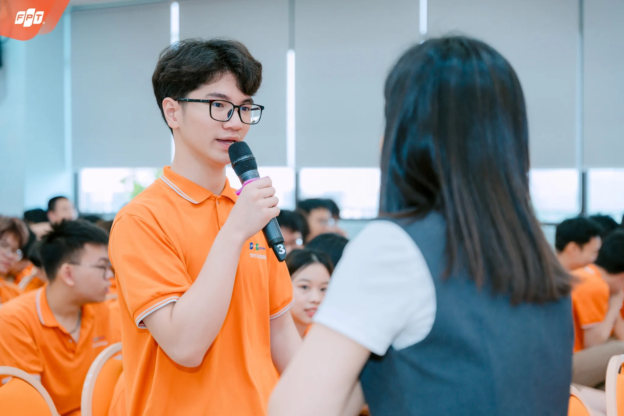 Nổi loạn tuổi dậy thì là gì và cách cha mẹ giúp con vượt qua - FPT Education Nổi loạn tuổi dậy thì