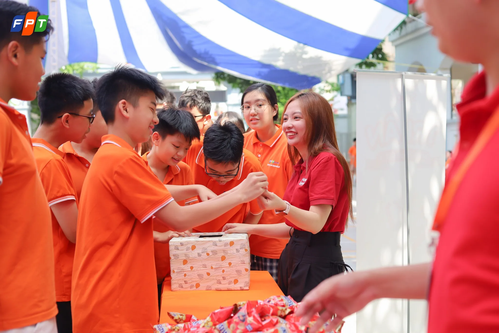 Nổi loạn tuổi dậy thì là gì và cách cha mẹ giúp con vượt qua - FPT Education Nổi loạn tuổi dậy thì