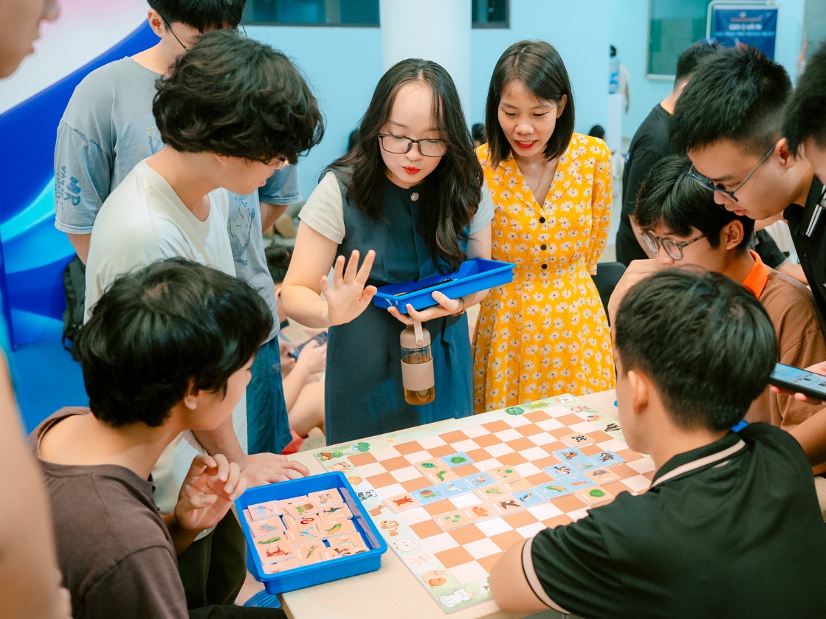 Quá tải hoặc chương trình học chưa phù hợp với năng lực - Làm sao để con tự giác học tập