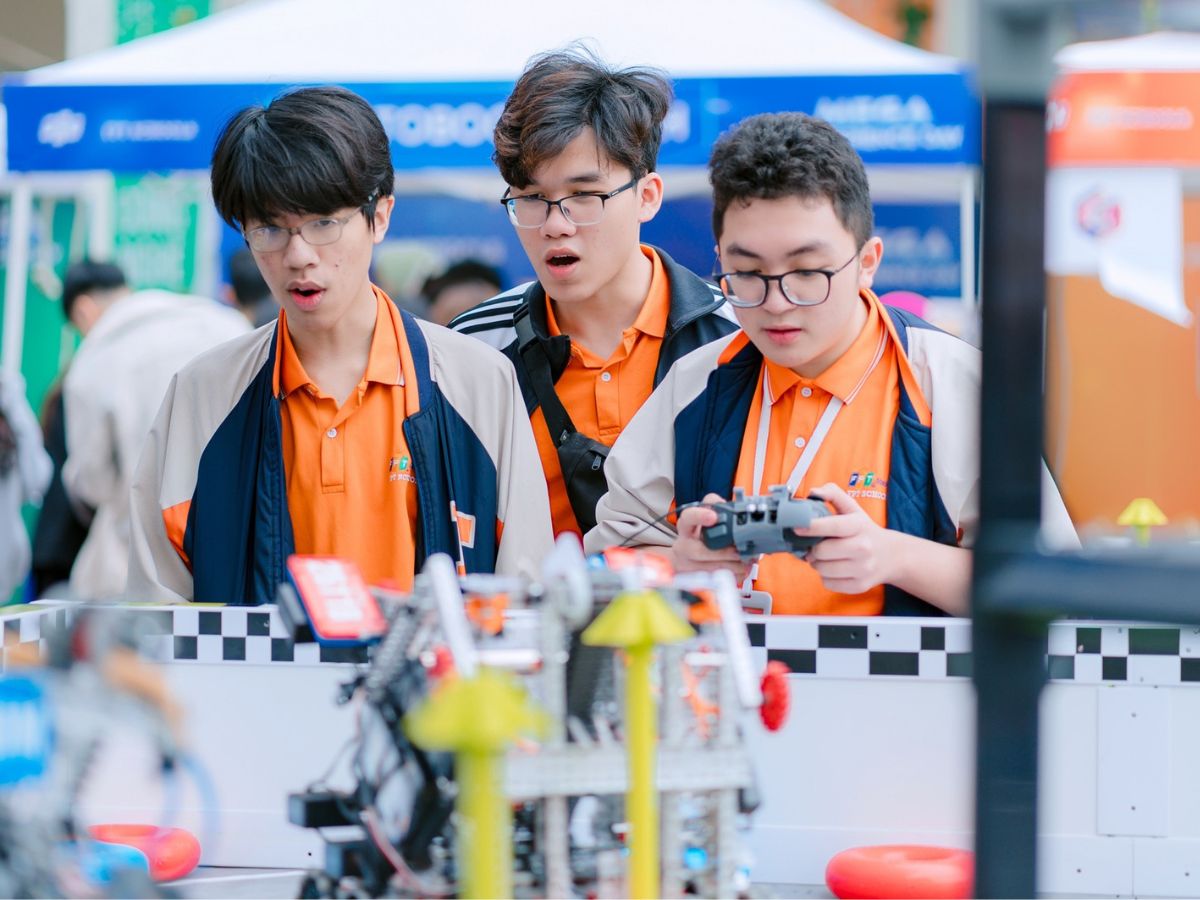 Rèn luyện ngôn ngữ cơ thể tự nhiên, cuốn hút - cách thuyết trình hay