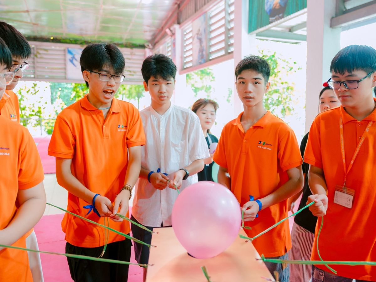 Tham gia các dự án nhóm, CLB hoặc hoạt động cộng đồng - kỹ năng lãnh đạo là gì