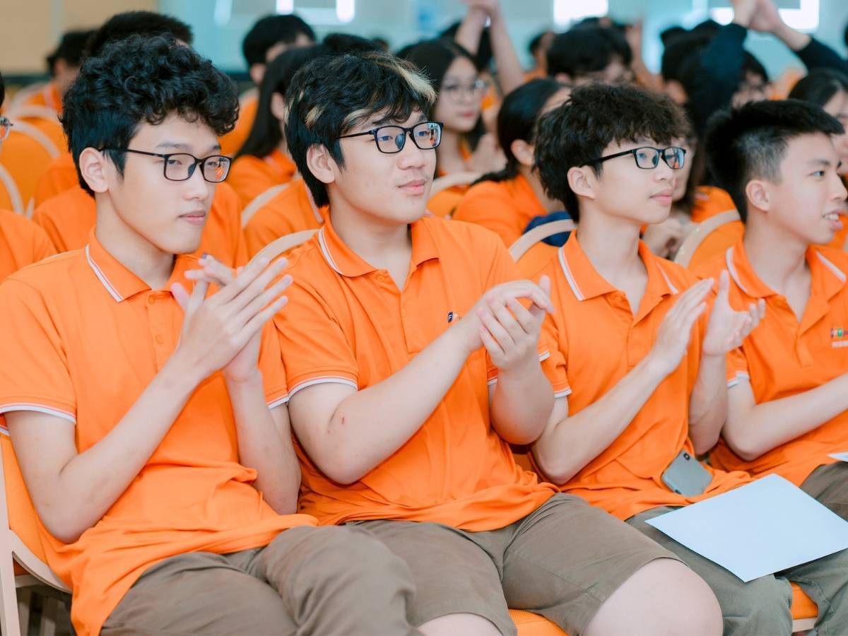 Theo dõi hành vi online của con mà không xâm phạm quyền riêng tư - Bảo vệ con trên mạng