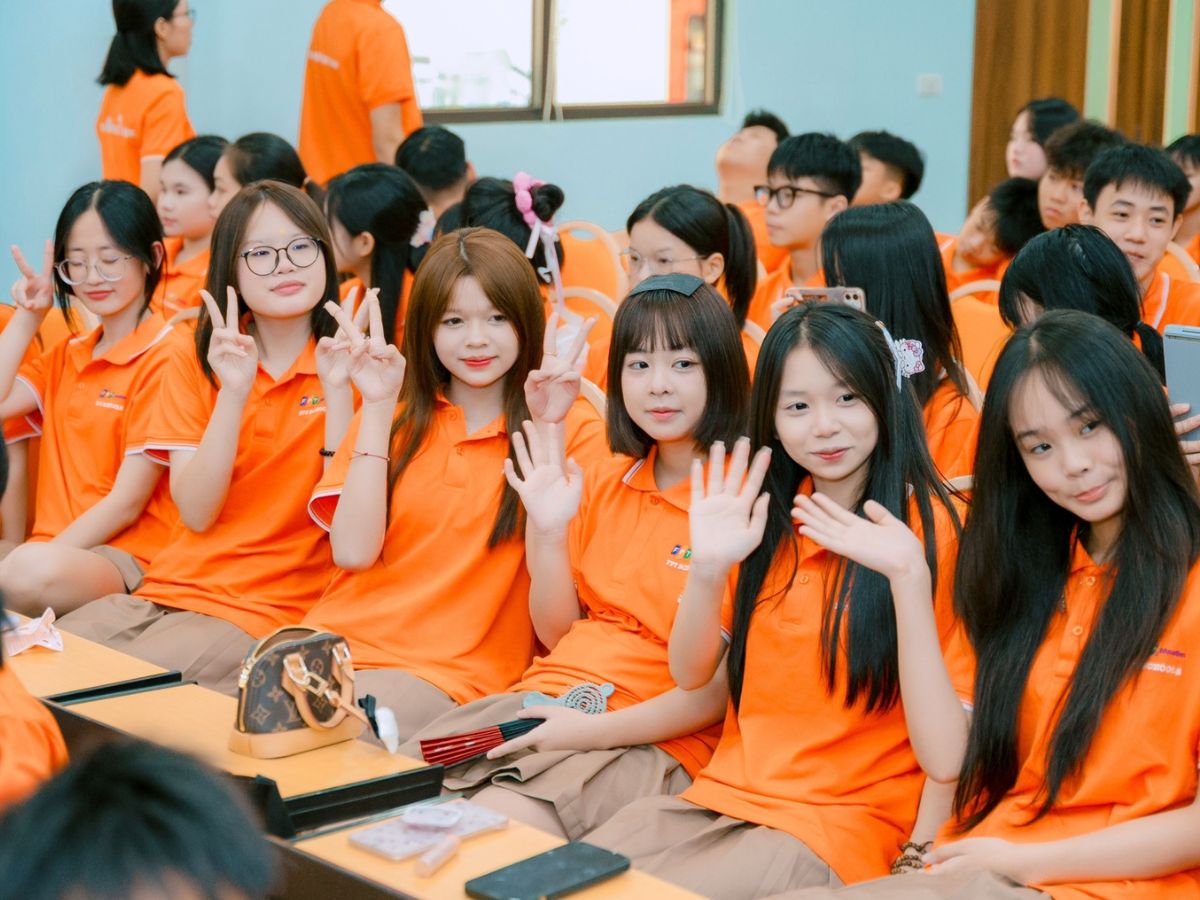 Thực hành giao tiếp mỗi ngày - kỹ năng xã hội là gì