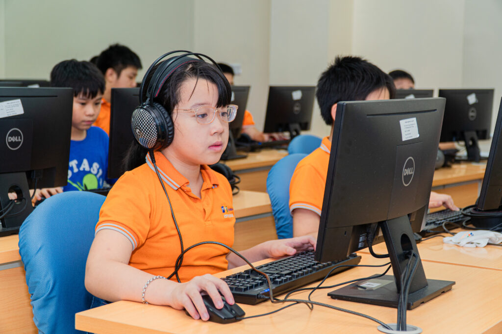 Trí Tuệ Nhân Tạo Là Gì? Ứng Dụng Của Trí Tuệ Nhân Tạo Trong Giáo Dục - FPT Education Trí tuệ nhân tạo là gì