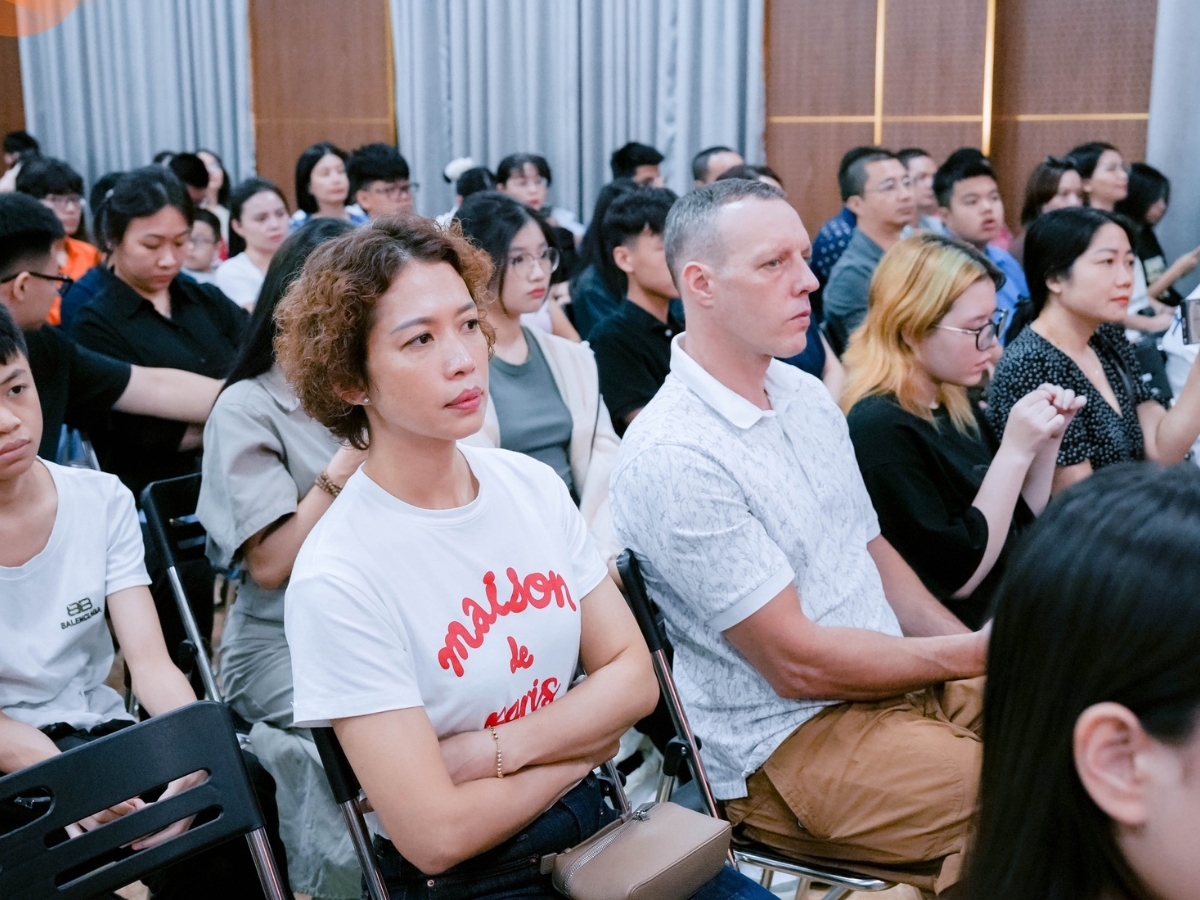 Trường học nên làm gì để giúp học sinh an toàn trên không gian mạng?