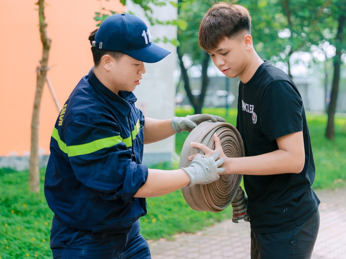 Vai trò của phụ huynh và giáo viên trong việc hình thành kỹ năng giải quyết vấn đề là gì