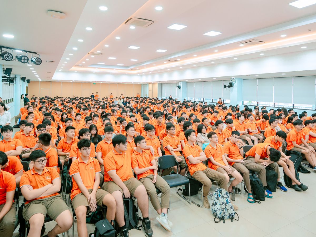 Vì sao nhiều người thiếu tự tin khi nói trước đám đông - cách tự tin trước đám đông