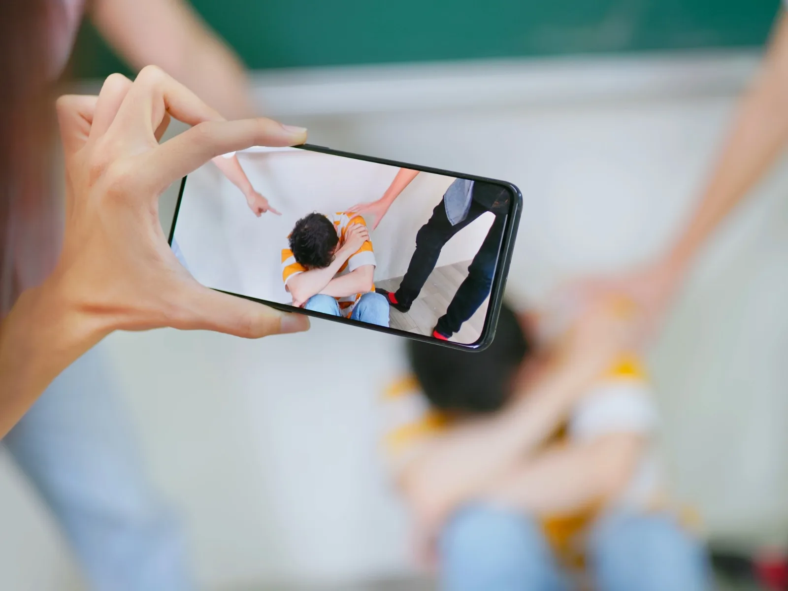 Bạo lực qua mạng (Cyberbullying)