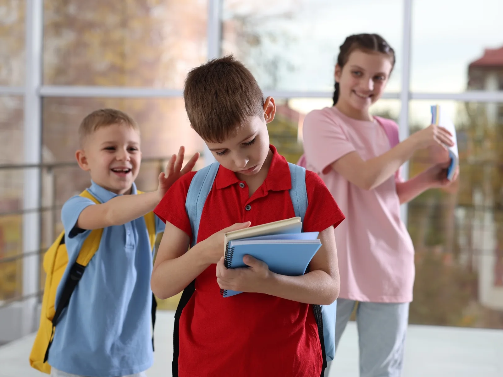 Biểu hiện của bạo lực học đường là gì? Cách khắc phục bạo lực học đường hiệu quả - FPT Education Biểu hiện của bạo lực học đường là gì