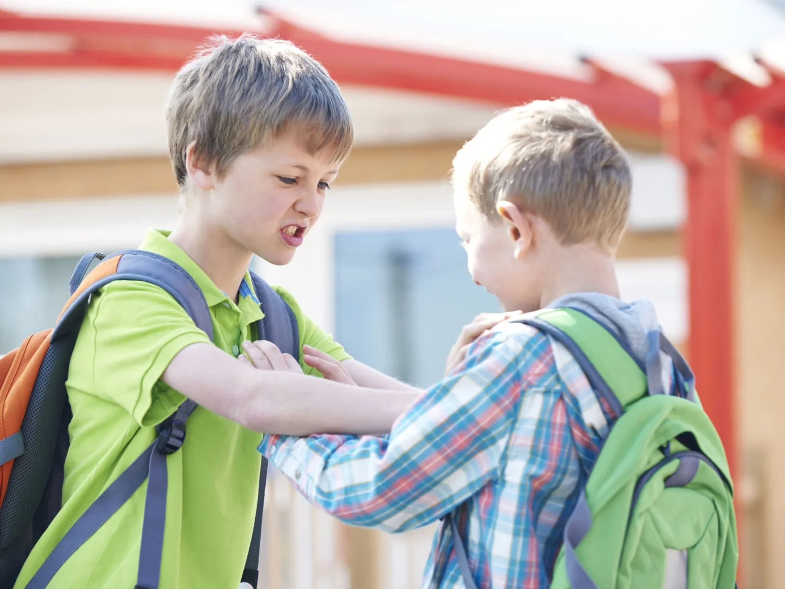 Biểu hiện của bạo lực học đường là gì? Cách khắc phục bạo lực học đường hiệu quả - FPT Education Các dạng thức của bạo lực trong môi trường học đường