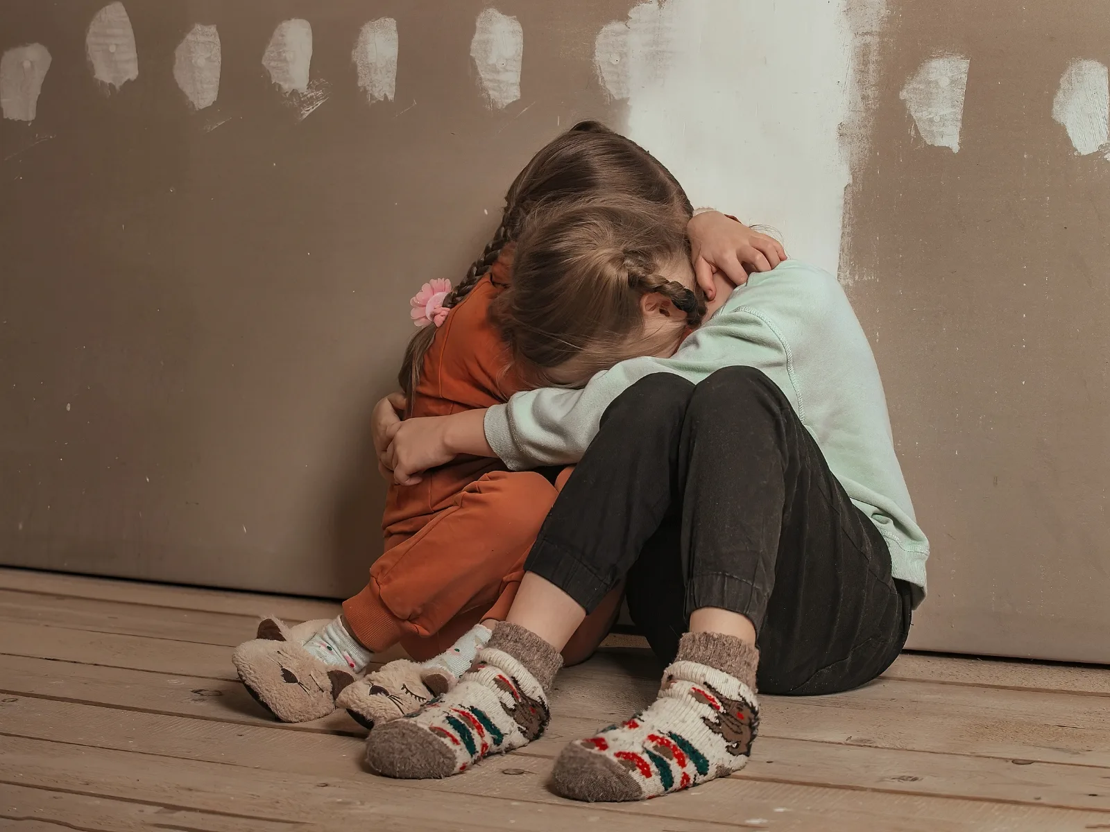 Biểu hiện của bạo lực học đường là gì? Cách khắc phục bạo lực học đường hiệu quả - FPT Education Biểu hiện trực tiếp