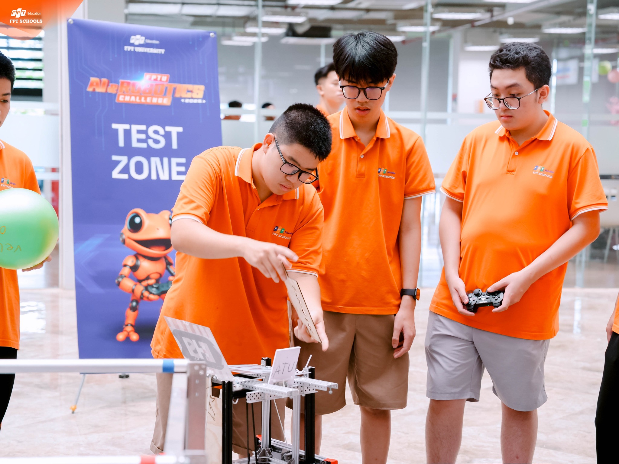 Các Sản Phẩm STEM Đơn Giản Giúp Trẻ Phát Triển Tư Duy Sáng Tạo