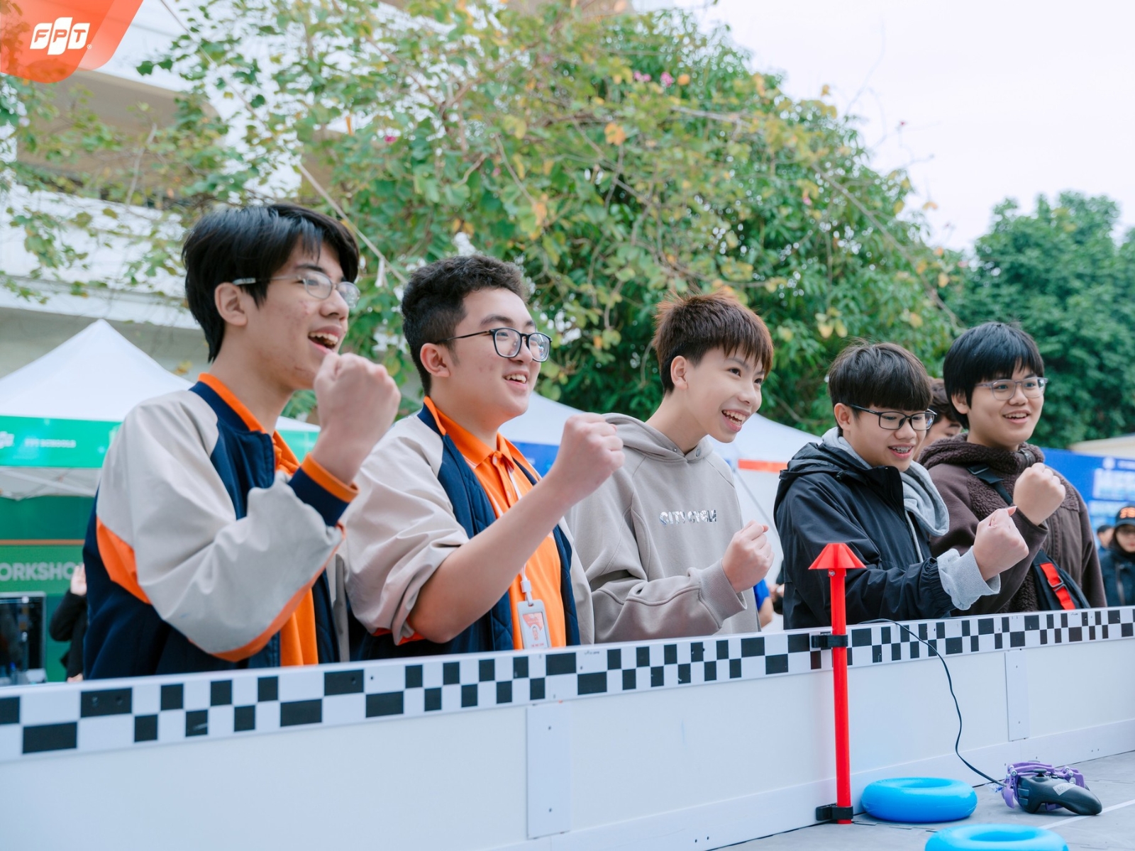 Bước 4: Nộp hồ sơ tại trường mới và chờ xét duyệt