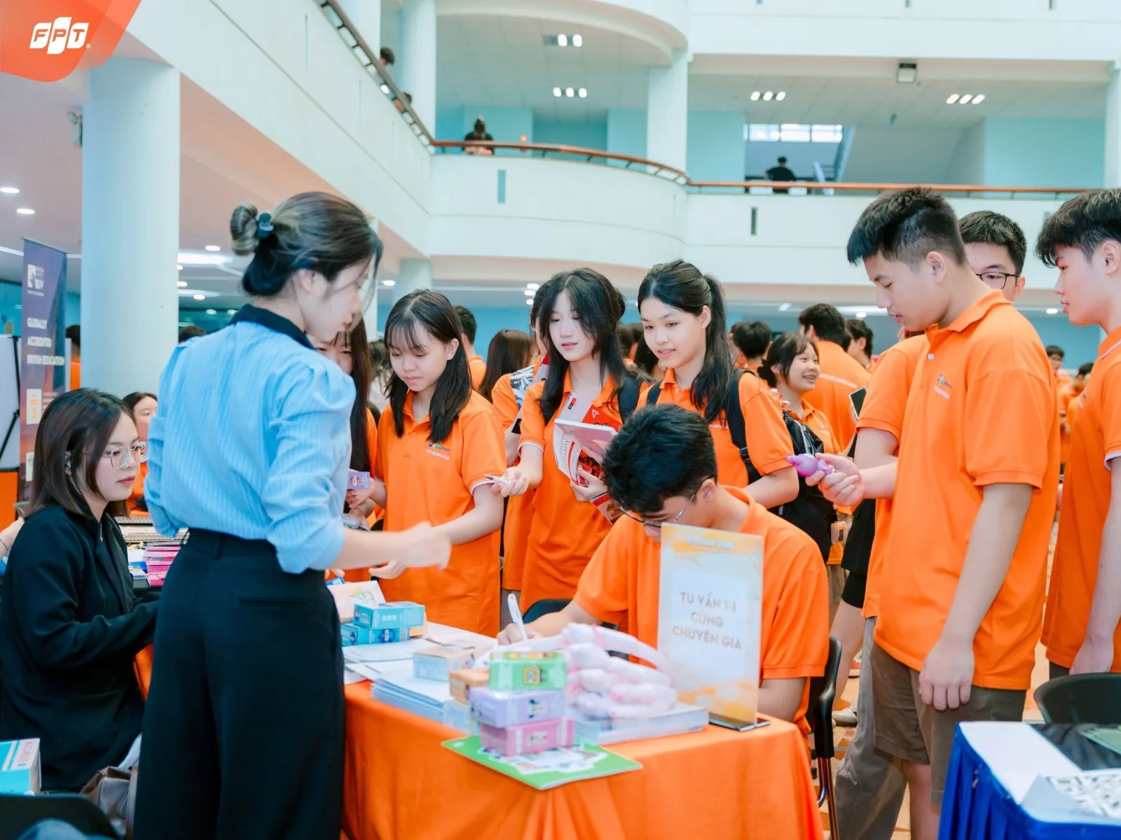 Khám Phá Các Cách Đồng Hành Cùng Con Học Tiếng Anh Hiệu Quả