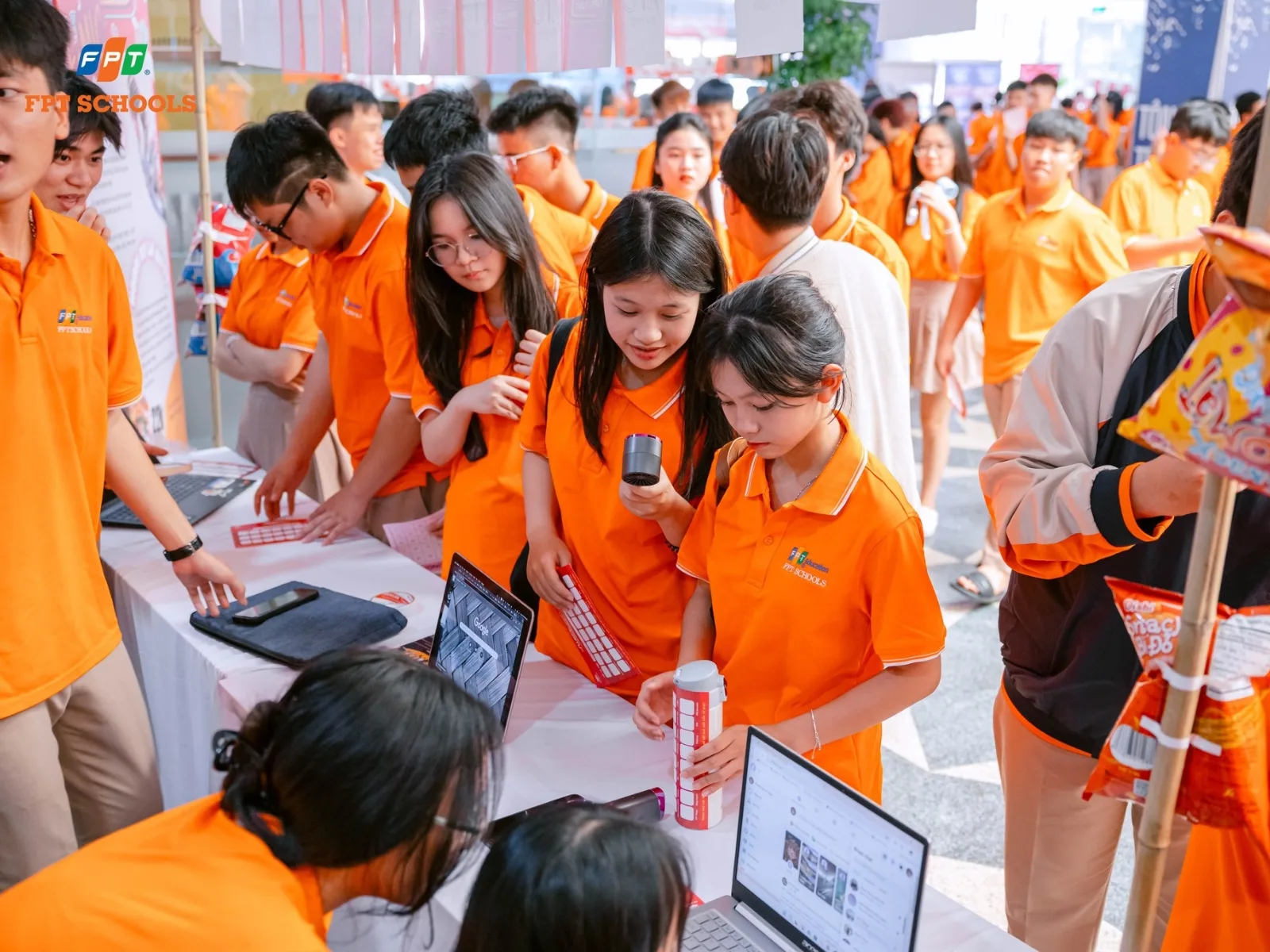 Cách Giáo Dục Con Cái Trong Gia Đình Hiệu Quả Cha Mẹ Cần Biết - FPT Education Cách Giáo Dục Con Cái Trong Gia Đình Hiệu Quả Cha Mẹ Cần Biết