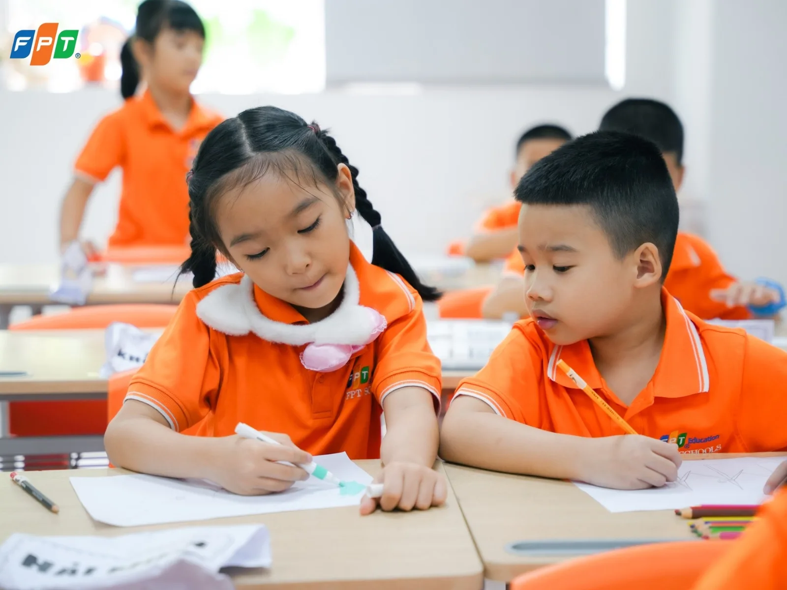 Thực hiện giáo dục giới tính một cách đều đặn và nhất quán