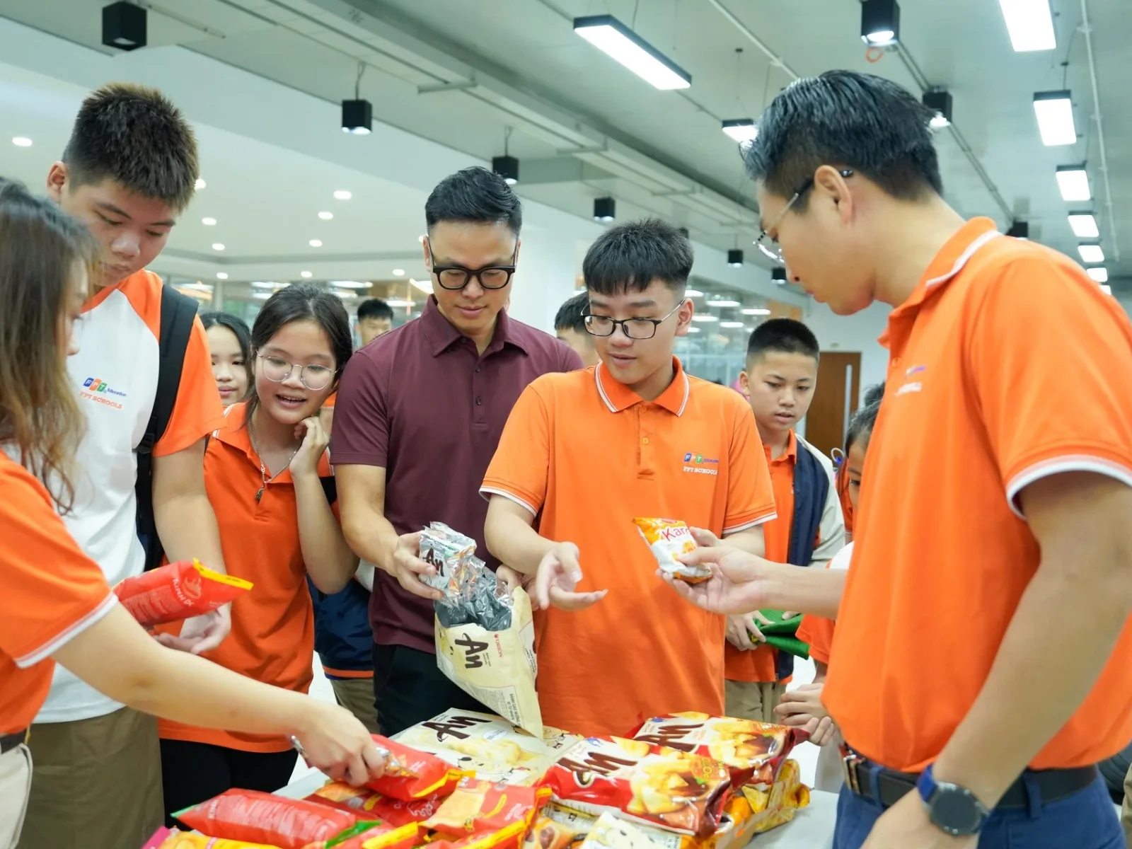 Cách làm bài thi môn hóa 9 đạt điểm cao mà không học tủ - FPT Education Rèn kỹ năng bấm máy tính nhanh, chính xác - cách làm bài thi môn hóa 9 đạt điểm cao