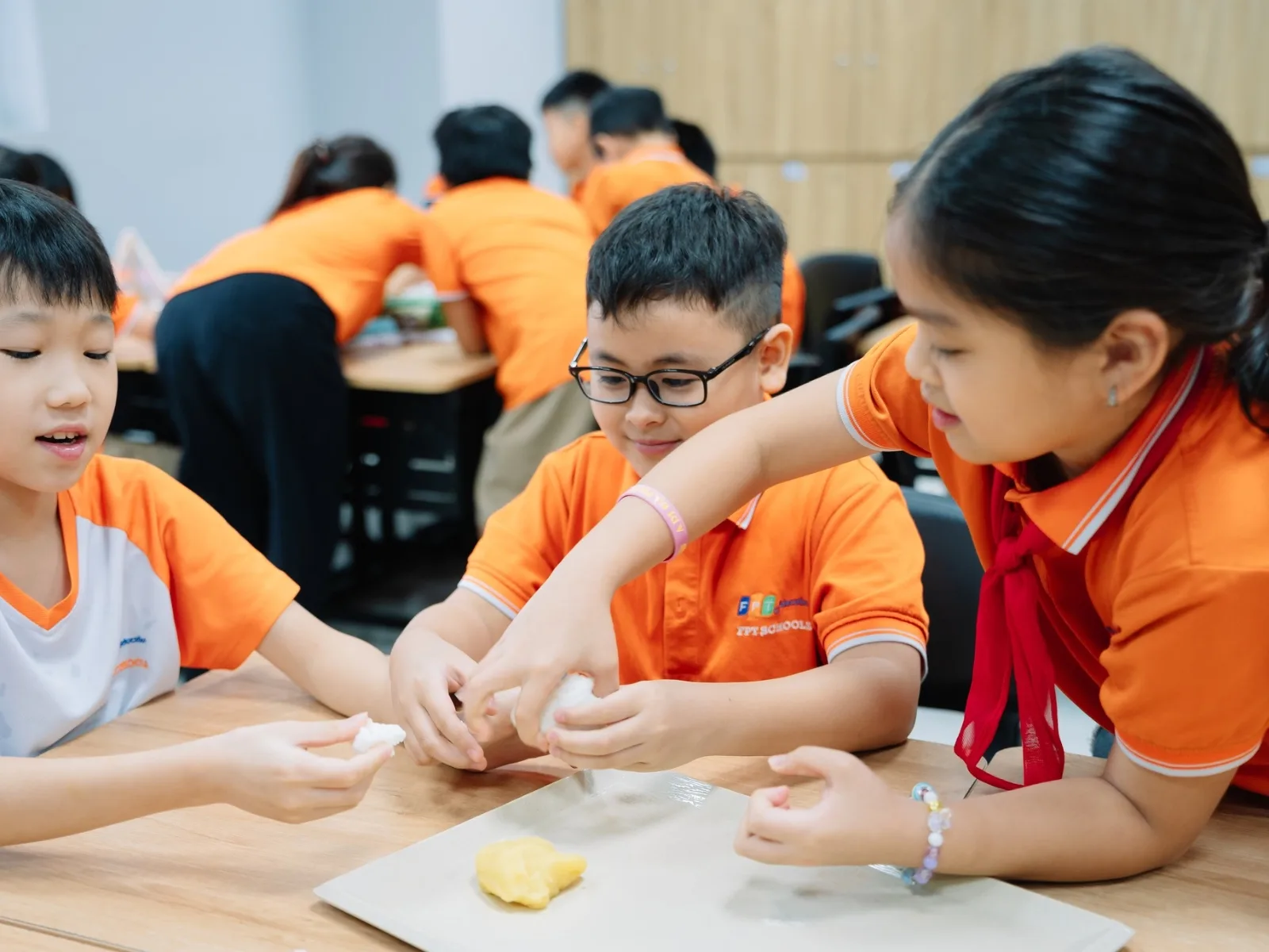 7 cách phòng tránh bạo lực học đường hiệu quả cho học sinh - FPT Education Khuyến khích phong trào tự quản và tạo điều kiện cho học sinh tham gia vào các hoạt động có ý nghĩa