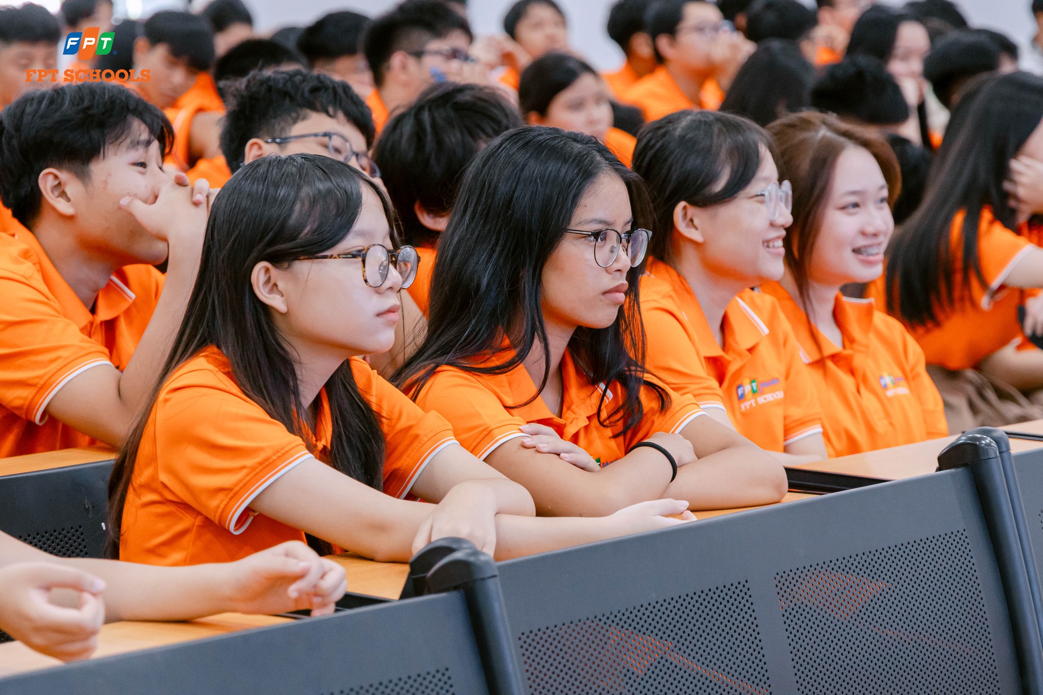 Cách Xin Học Bổng Du Học Cấp 3 Thành Công Ngay Từ Lần Đầu - FPT Education Khám Phá Các Cách Xin Học Bổng Du Học Cấp 3 Giúp Bạn Mở Rộng Cánh Cửa Học Tập Toàn Cầu