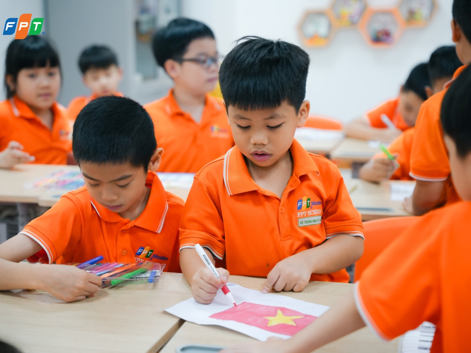 Cần cù là gì? Câu trả lời cho thành công không đến từ may mắn - FPT Education Tạo dựng uy tín và niềm tin trong mắt người khác