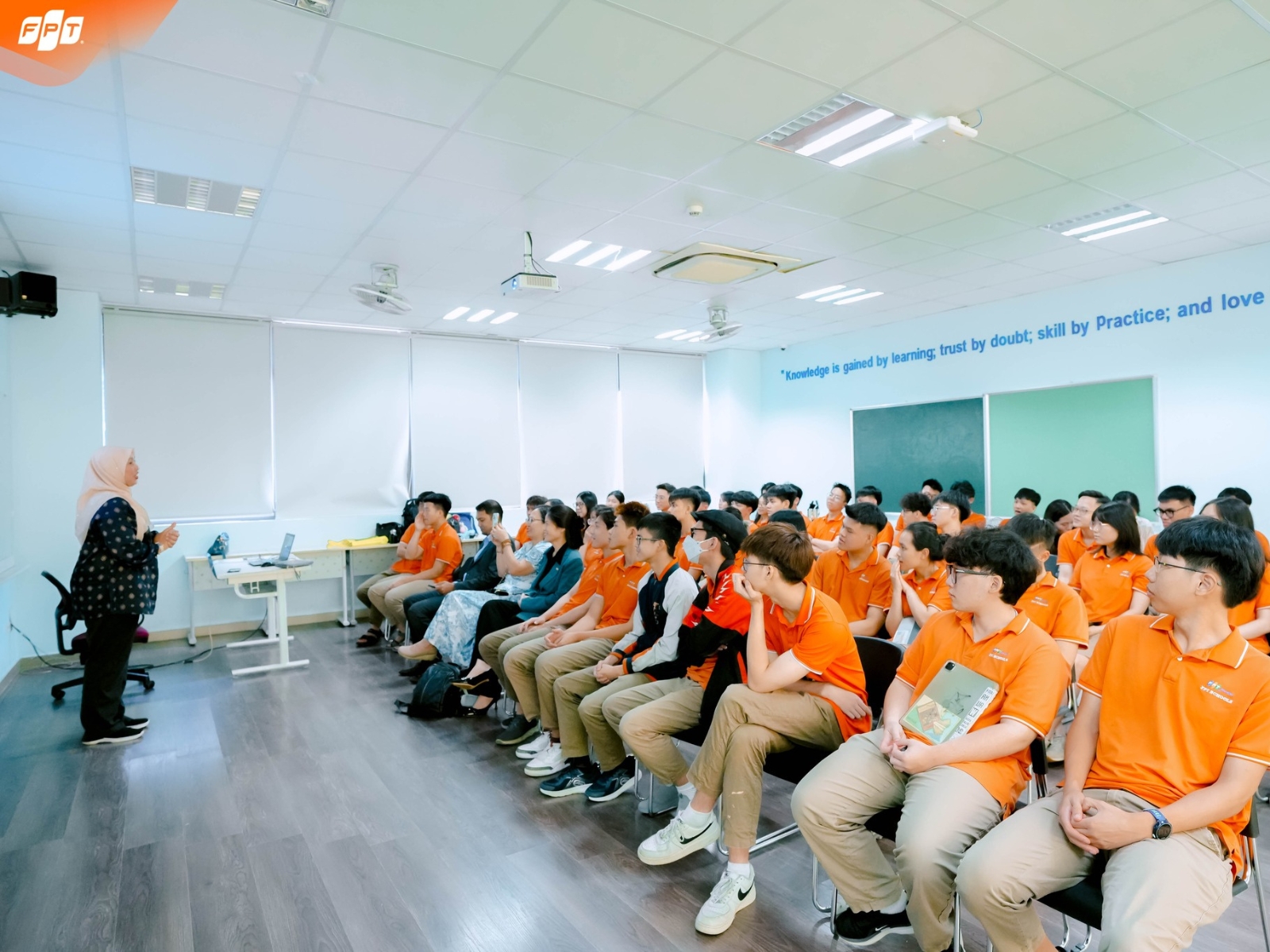 Lợi ích khi học chương trình tích hợp lớp 10 là gì?